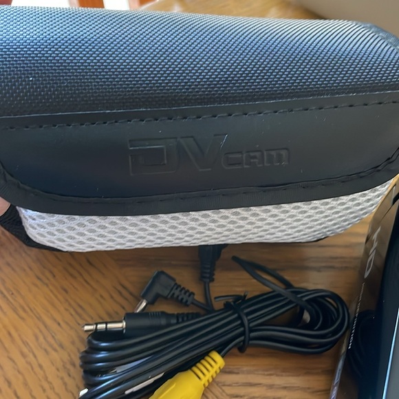 DVC Digital Vídeo Camera 1080P Microphone, Remote, 2 Batteries,Case, Memory Card - Picture 9 of 9